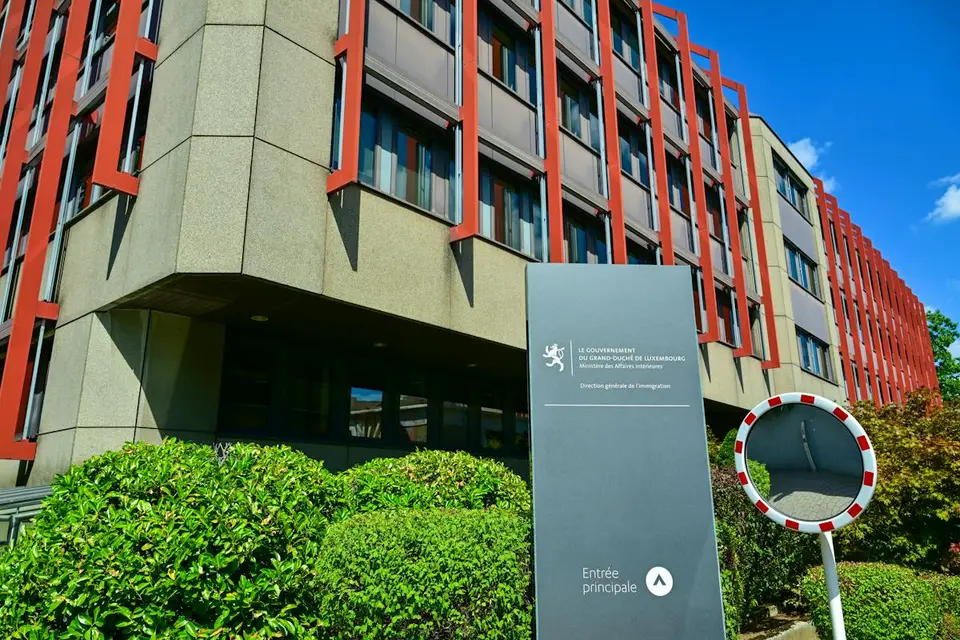 Fraude à l'immigration au Luxembourg : trois agents toujours en poste, audit attendu en novembre