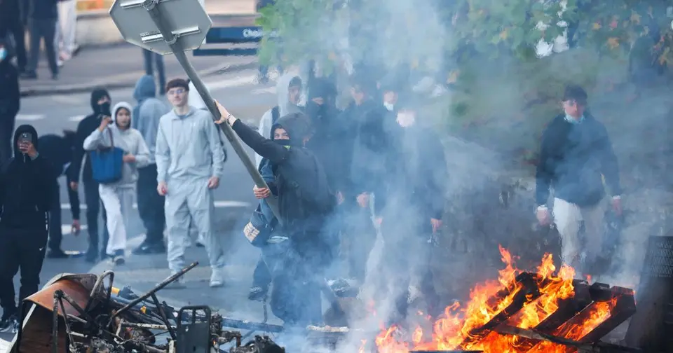 Marseille: minors use fire as weapon of protest