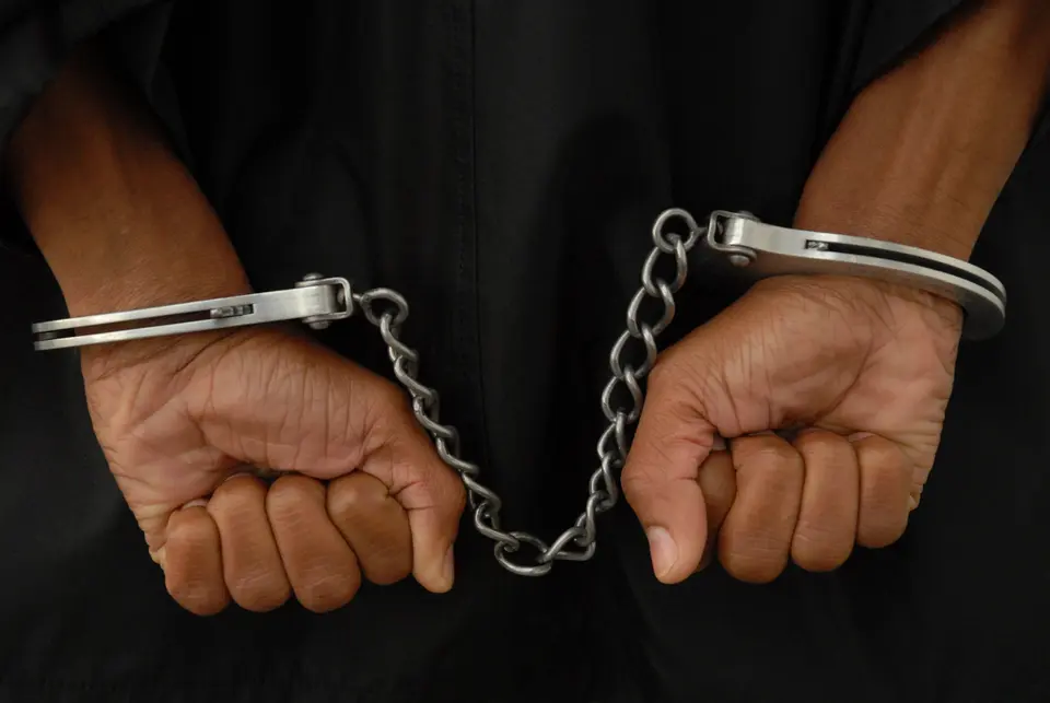 Paola shop robbery: 44-year-old arrested after crashing stolen Toyota into window