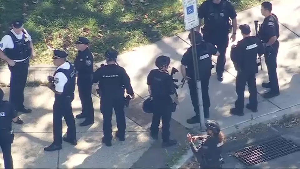 Man shot by police on Ben Franklin Parkway after firing at officers