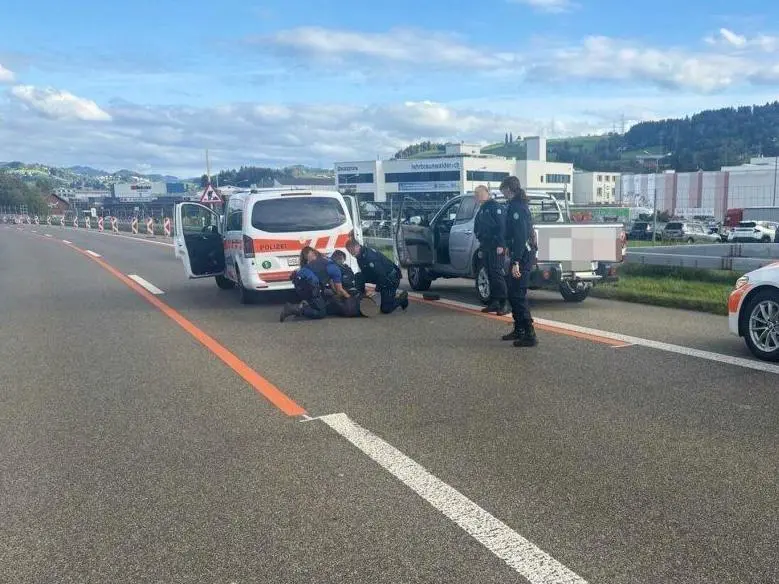 Autodieb flüchtet mit gestohlenem Wagen auf A1 – Festnahme bei St. Gallen-Winkeln
