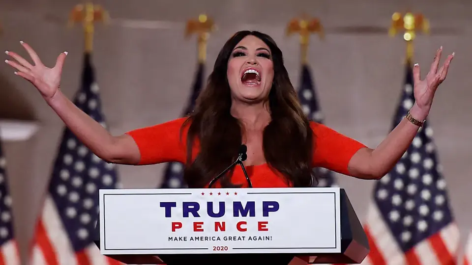 Ambassadør Kimberly Guilfoyle anklaget for korruption – SMS'er afslører pengeaftale