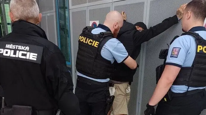 Homeless man with machete threatened staff at Ústí hospital