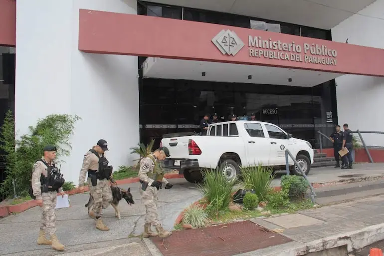 Falsa amenaza de bomba en Fiscalía de Asunción: evacuación y búsqueda sin hallazgos