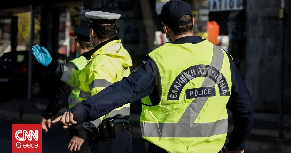 Patras: Hunt for 20-year-old driver with knife