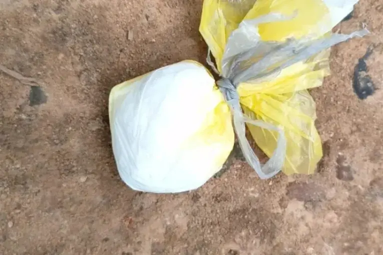 26-year-old arrested in Concepción del Uruguay with stolen motorcycle and cocaine; two police officers injured