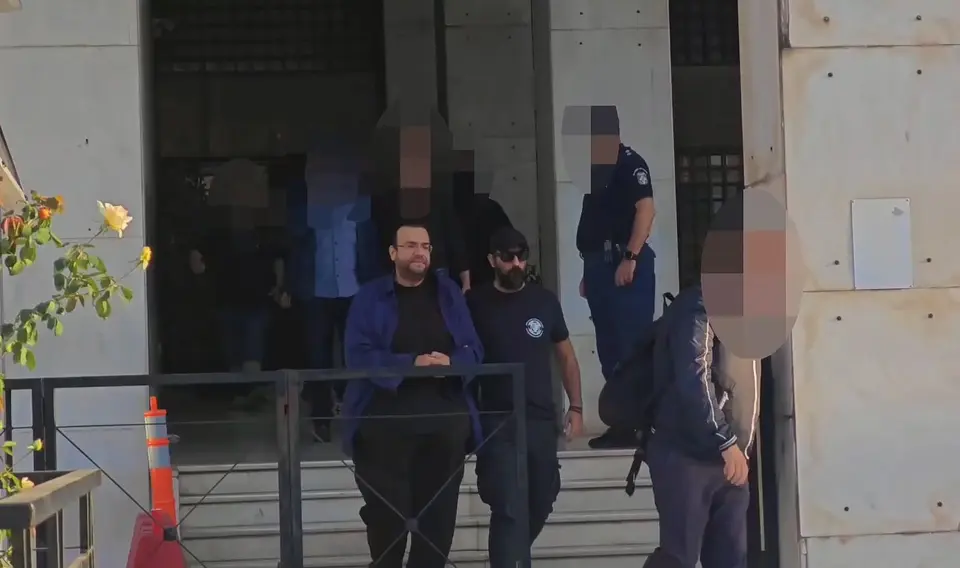 Kampouris and wife before prosecutor over €5 million fraud at social security fund
