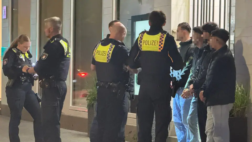 Massenschlägerei am Jungfernstieg in Hamburg – Polizei im Großeinsatz