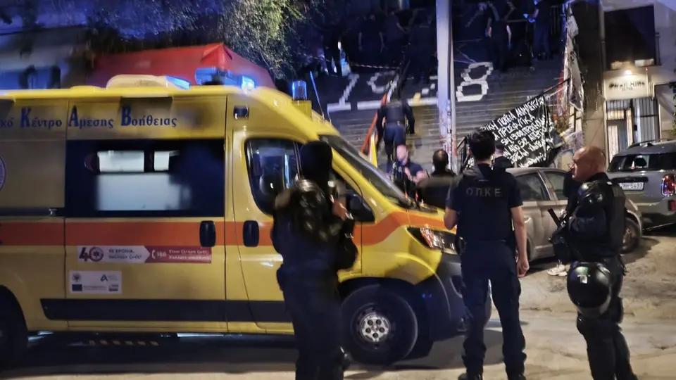 Murder in Exarchia: New images from the scene – The victim's dog refused to leave his side