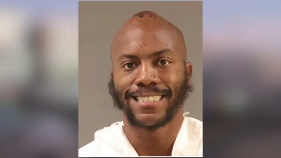 Philadelphia shooting suspect Eric Lewis had prior weapons and theft convictions
