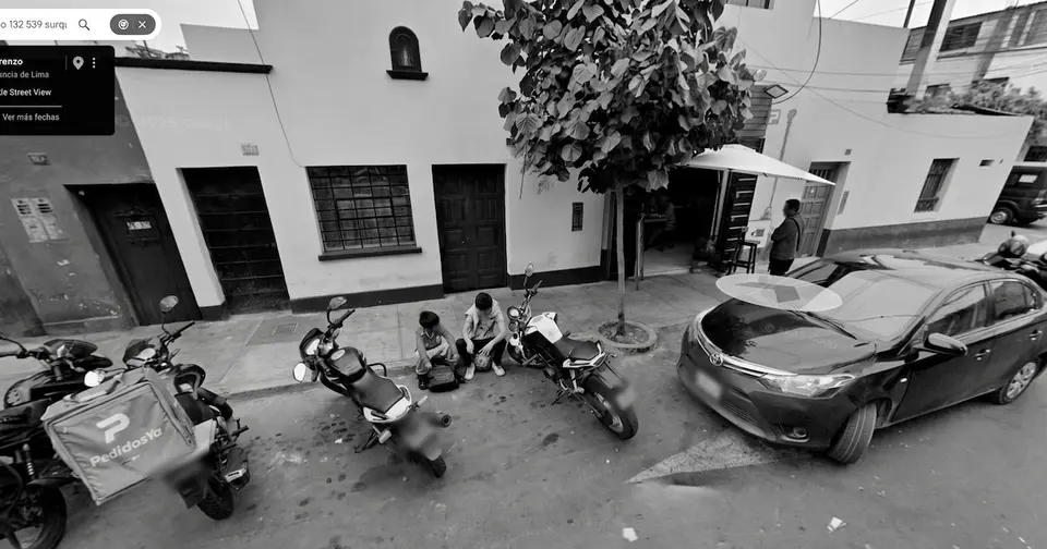 Gunmen on motorcycle murder man in front of his daughter in Surquillo, Lima
