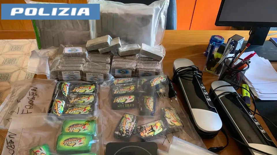 Bologna: 420 kilos of hashish seized, six arrests made