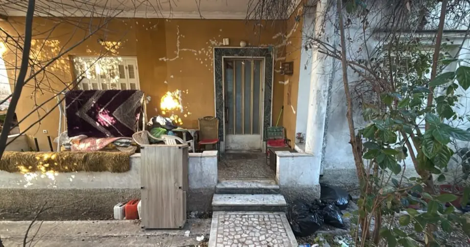 Δολοφονία 89χρονης στο Μενίδι: ο γιος της κρατείται υπό κράτηση, μαρτυρούν οι γείτονες