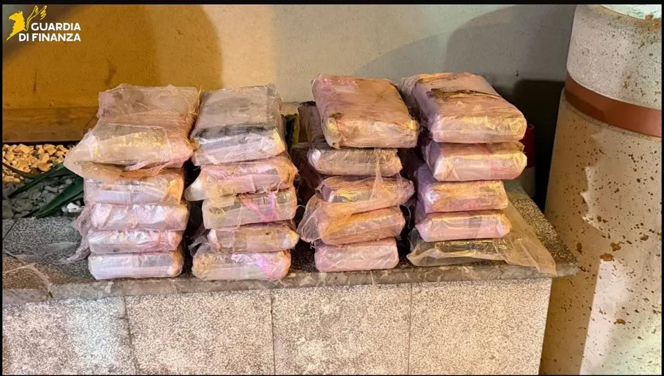 113 chili di cocaina sequestrati in autocisterna a Napoli, arrestato conducente