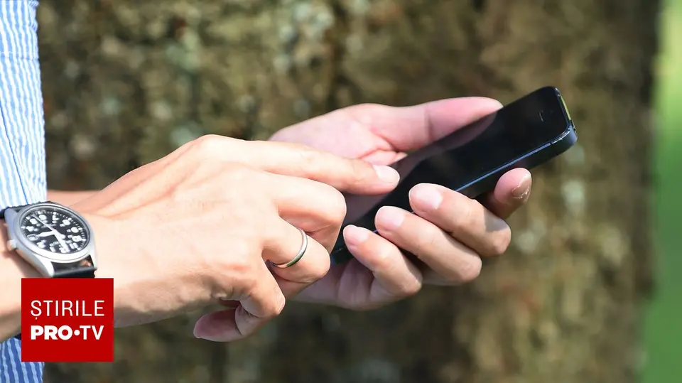 Cheap Android phones sold with malware pre-installed – "Midnight Mimosa" campaign