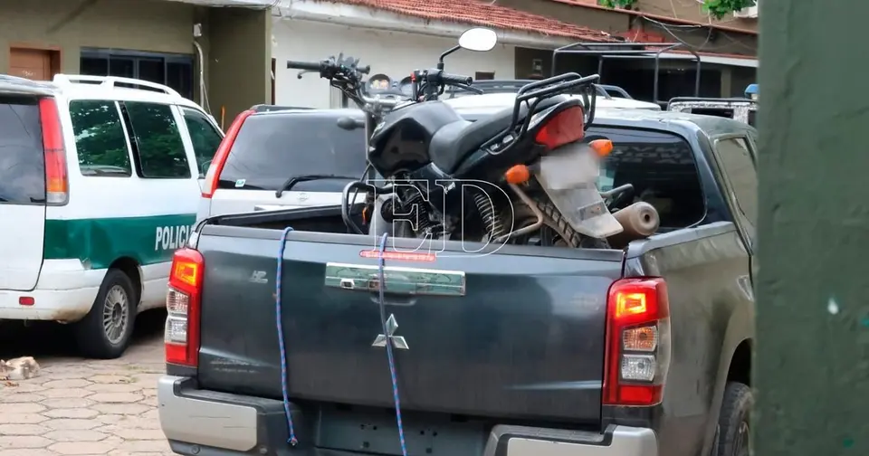 Recuperan moto robada tras atraco a joyería en Santa Cruz; tres detenidos