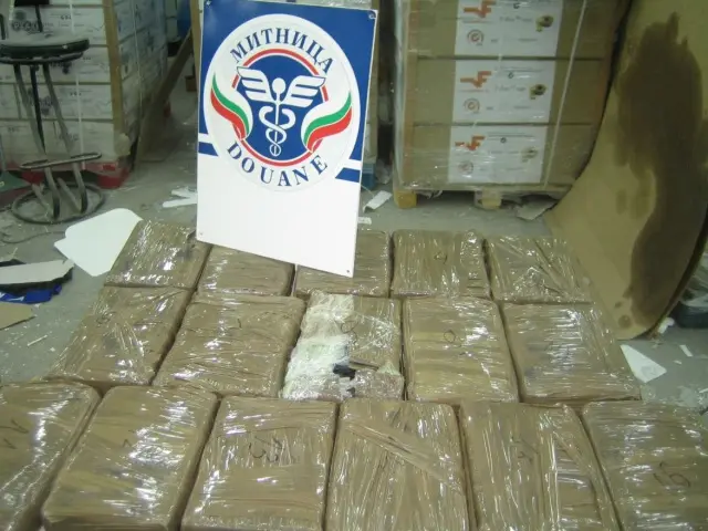 348 kg of cocaine and marijuana seized from lorry at Danube Bridge 2 near Vidin