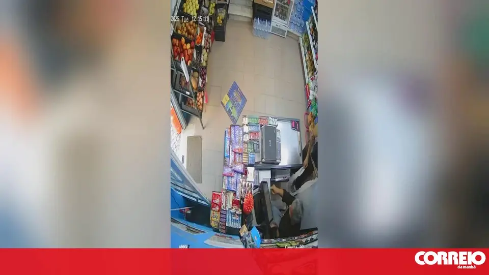 Masked trio linked carjacking attempt in Carregado to robbery at grocer's in Lisbon