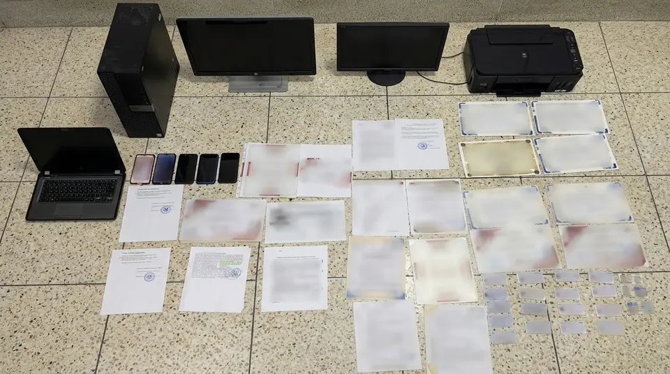 Réseau de faussaires démantelé à Oujda : huit arrestations pour faux dossiers de visa