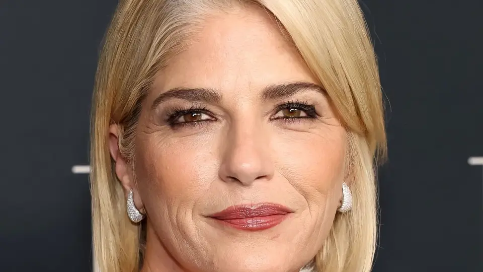 Selma Blair charged with assault after attacking flight attendants on Delta flight