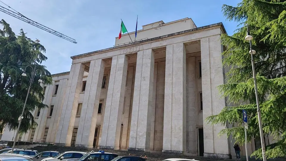 Ascoli, tentato omicidio di Capodanno: arrestato 22enne per aggressione con coltello