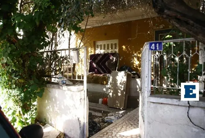 Μενίδι: Ιατροδικαστής και άθικτη πόρτα γκρεμίζουν την εκδοχή του 62χρονου για δολοφονία μητέρας