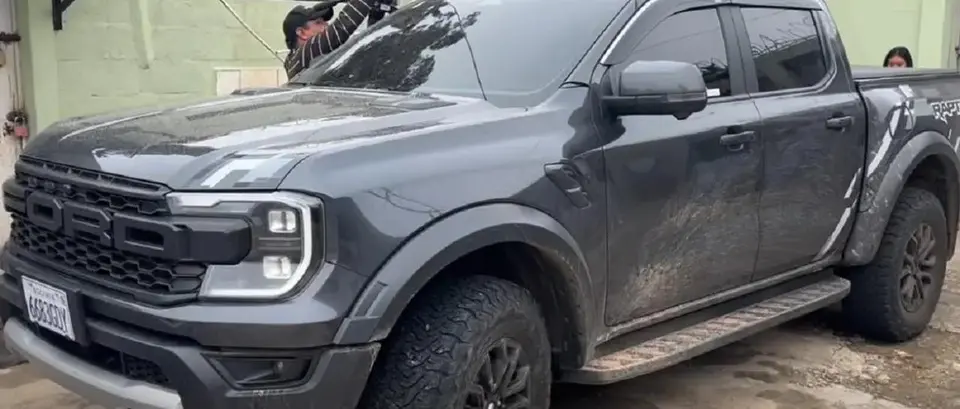 Tres bolivianos detenidos en Santa Cruz tras ofrecer soborno de $2.000 a la Felcn
