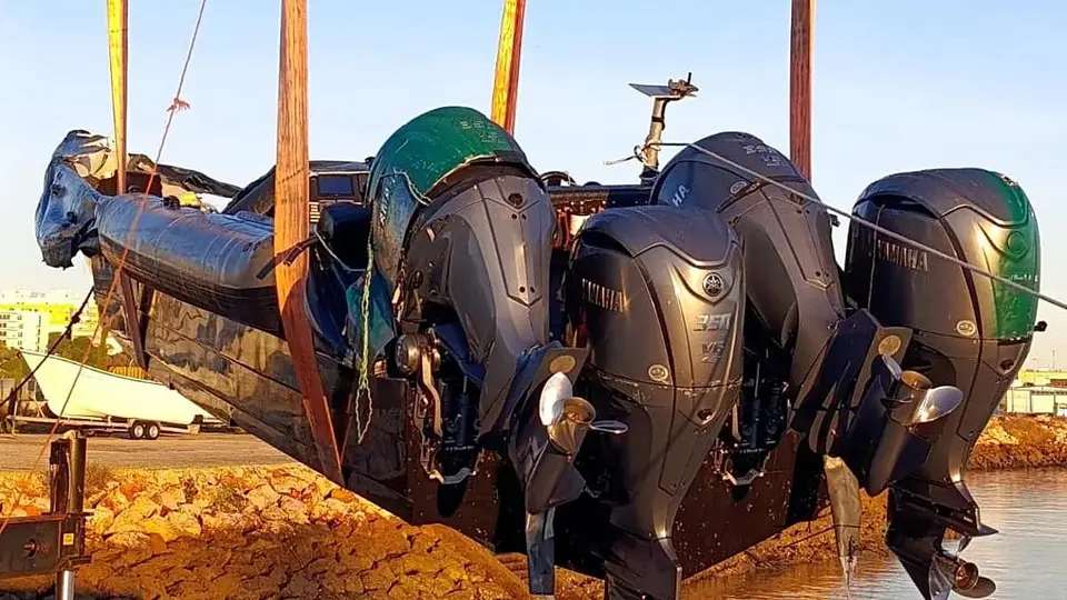 Británico detenido tras colisión de narcóbote con 3,7 toneladas de cocaína cerca del Algarve