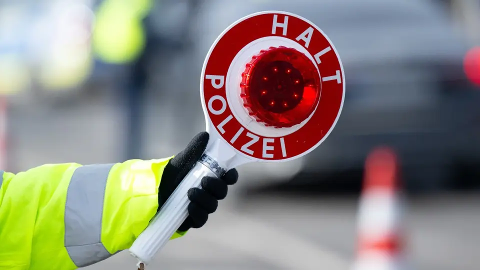 Polizist soll bei Verkehrskontrollen 246.000 Euro unterschlagen haben