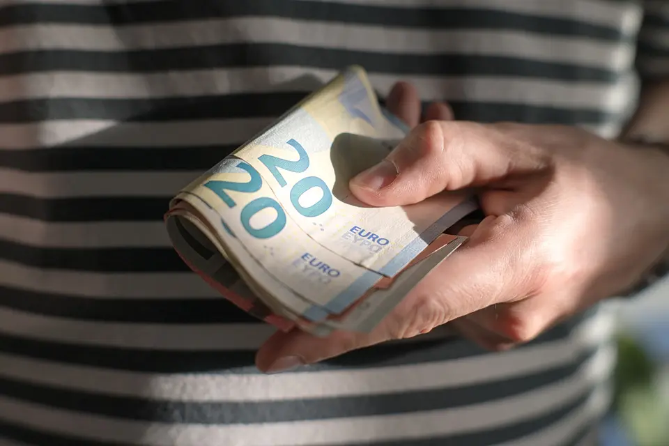 Απάτη 200.000 ευρώ σε βάρος 83χρονης στη Νέα Σμύρνη – διαρρήκτες άδειασαν το σπίτι