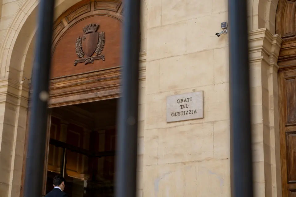 Construction worker gets suspended sentence for assaulting ex-partner over Facebook likes