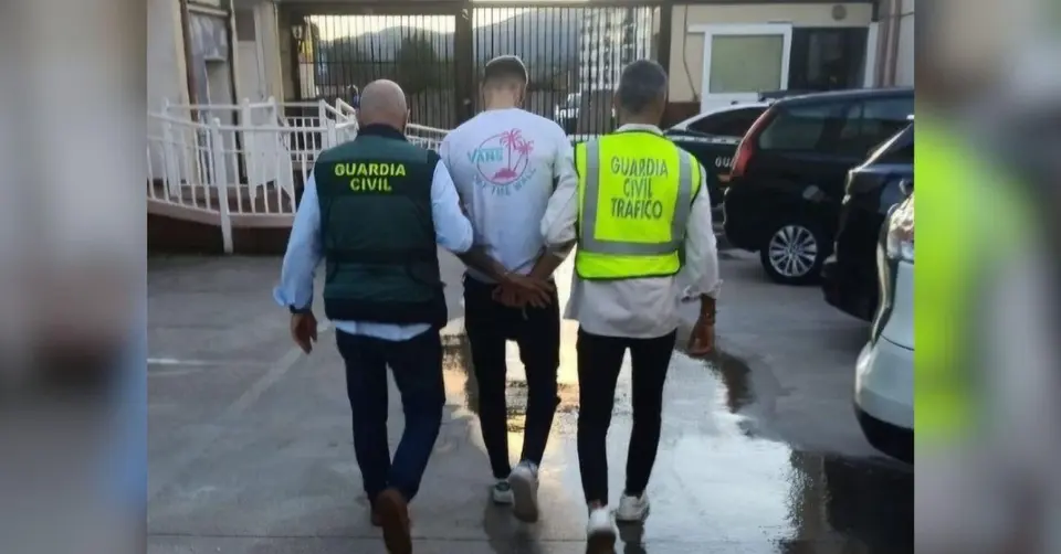 Detenido en A Cañiza tras dos años fugado: 25 delitos viales y droga
