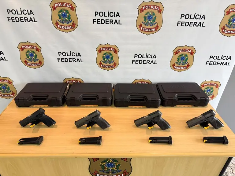 Operação Polaridade: PF apreende quatro pistolas em lojas de Magé e Duque de Caxias