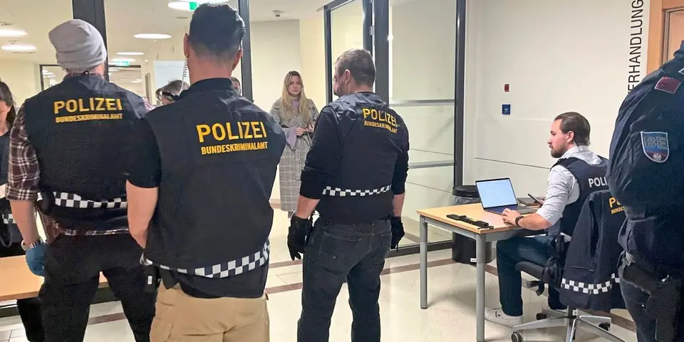 Kavac-Clan vor Gericht: Kryptohandys belasten Angeklagten