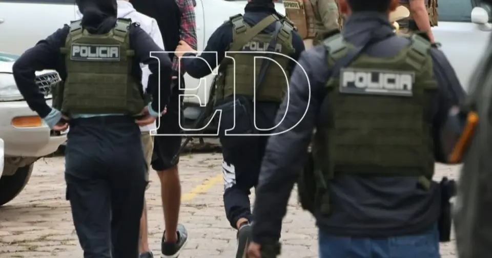 Tres atracadores detenidos en Santa Cruz con armas, Bs 13.300 y cuatro motos