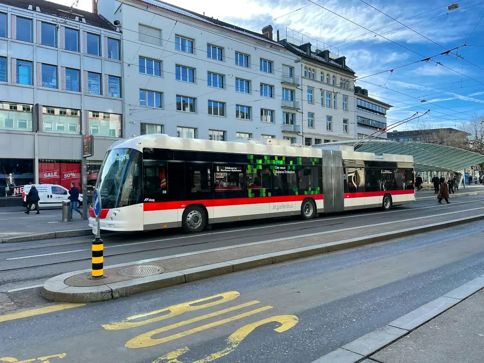 Man masturbating in St. Gallen bus: female students file complaint