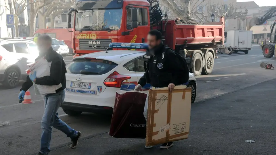Nine people tried for international Giacometti furniture trafficking
