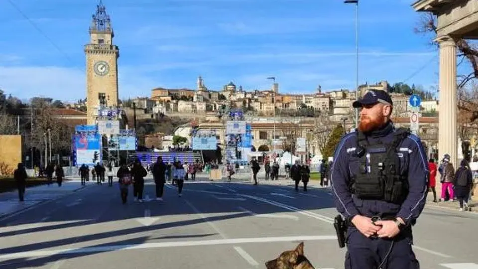 Bergamo, sequestrati 300 grammi di droga: una denuncia e tre violazioni