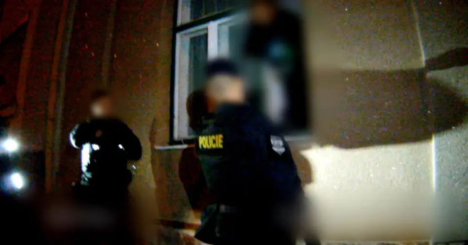 Recidivista přistižen při vloupání v Brně, skočit z okna mu nezabránilo zatčení