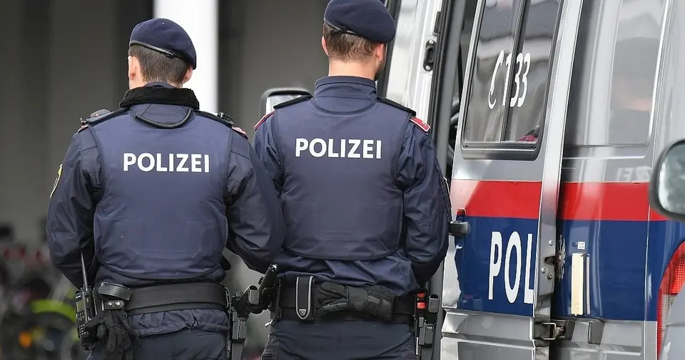 Razzia in Salzburg: 32-Jähriger versteckte sich in Großmutters Kleiderschrank