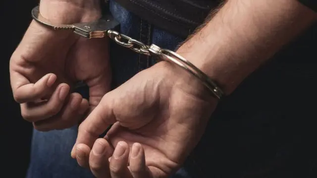 Detenido en La Paz hombre que se hacía pasar por policía para robar a turistas extranjeros