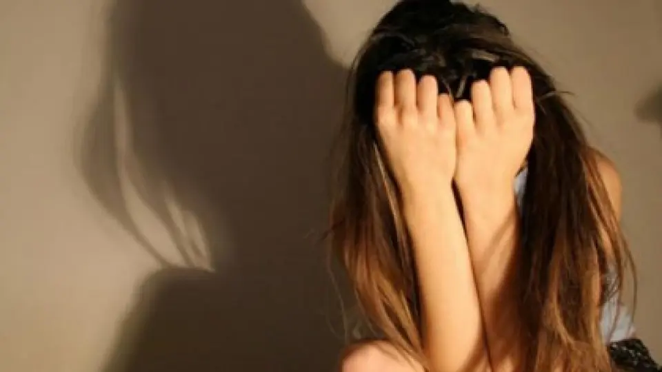 Fată de 13 ani din Cluj, agresată sexual de două ori într-o rulotă de un bărbat de 47 de ani