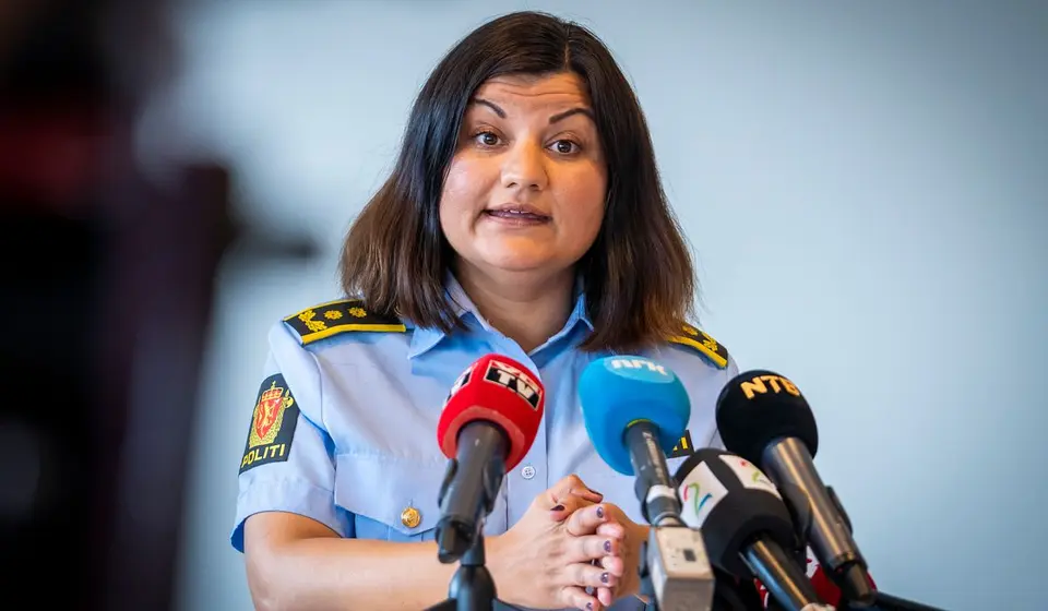 Syv mænd tiltalt for groft røveri mod børnefamilie i Oslo – forklædt som madbud og politi