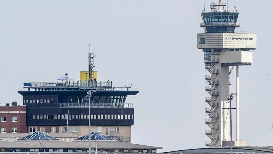 Fahrzeug durchbricht Zaun am Flughafen Leipzig/Halle – Nordpiste gesperrt
