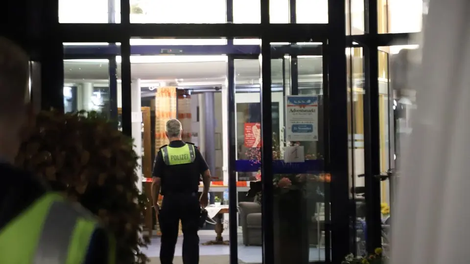 Messerattacke in Seniorenheim: 72-Jähriger aus Rollstuhl verhaftet