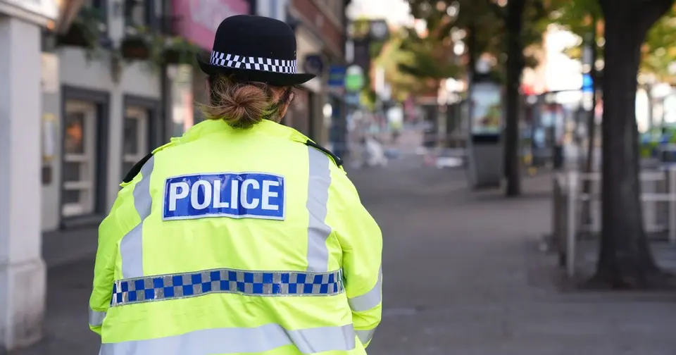 Nottingham police officer shot in foot on Angel Row — two suspects at large