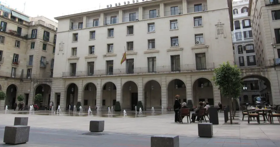 Madre e hijo a juicio por muerte de hombre en Alicante