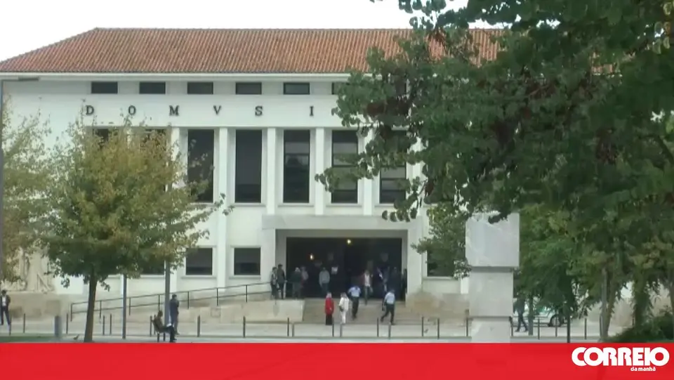 Man stabs nine people at addiction recovery association in Santarém