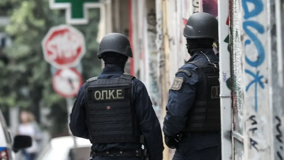 13 arrests in operation against car theft gang in Attica