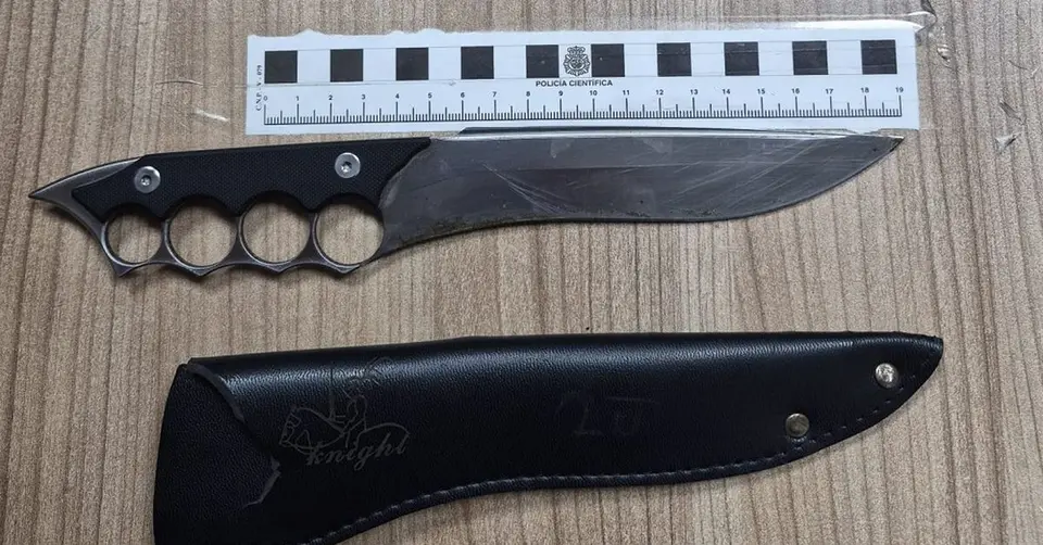 Detenido en Ceuta un hombre encapuchado que perseguía a una mujer con una navaja de 26 cm